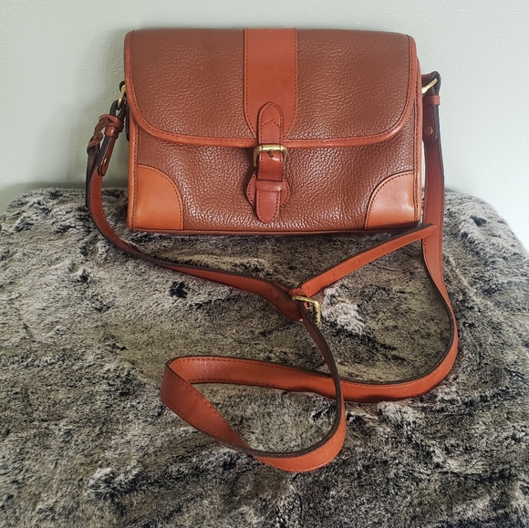Liz Claiborne Handbags - Vintage Liz Claiborne crossbody purse